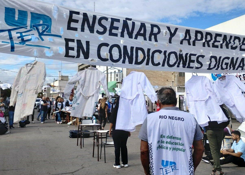 Conflicto docente en Río Negro 2026: Claves de una crisis que pone en jaque el ciclo lectivo