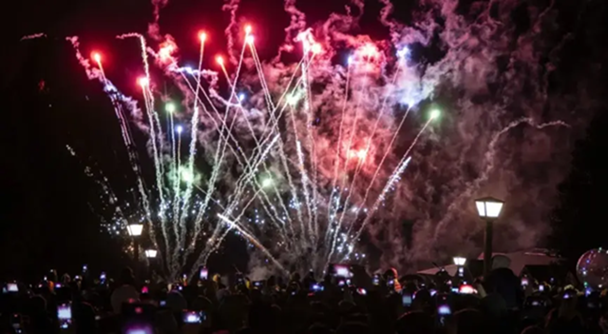 A pesar de que Bariloche está bajo Emergencia Ígnea (Res. 166-I-2025) y rige la Ordenanza 2736-CM-17 que prohíbe el uso de pirotecnia sonora, los estallidos volvieron a ser protagonistas en estas fiestas.