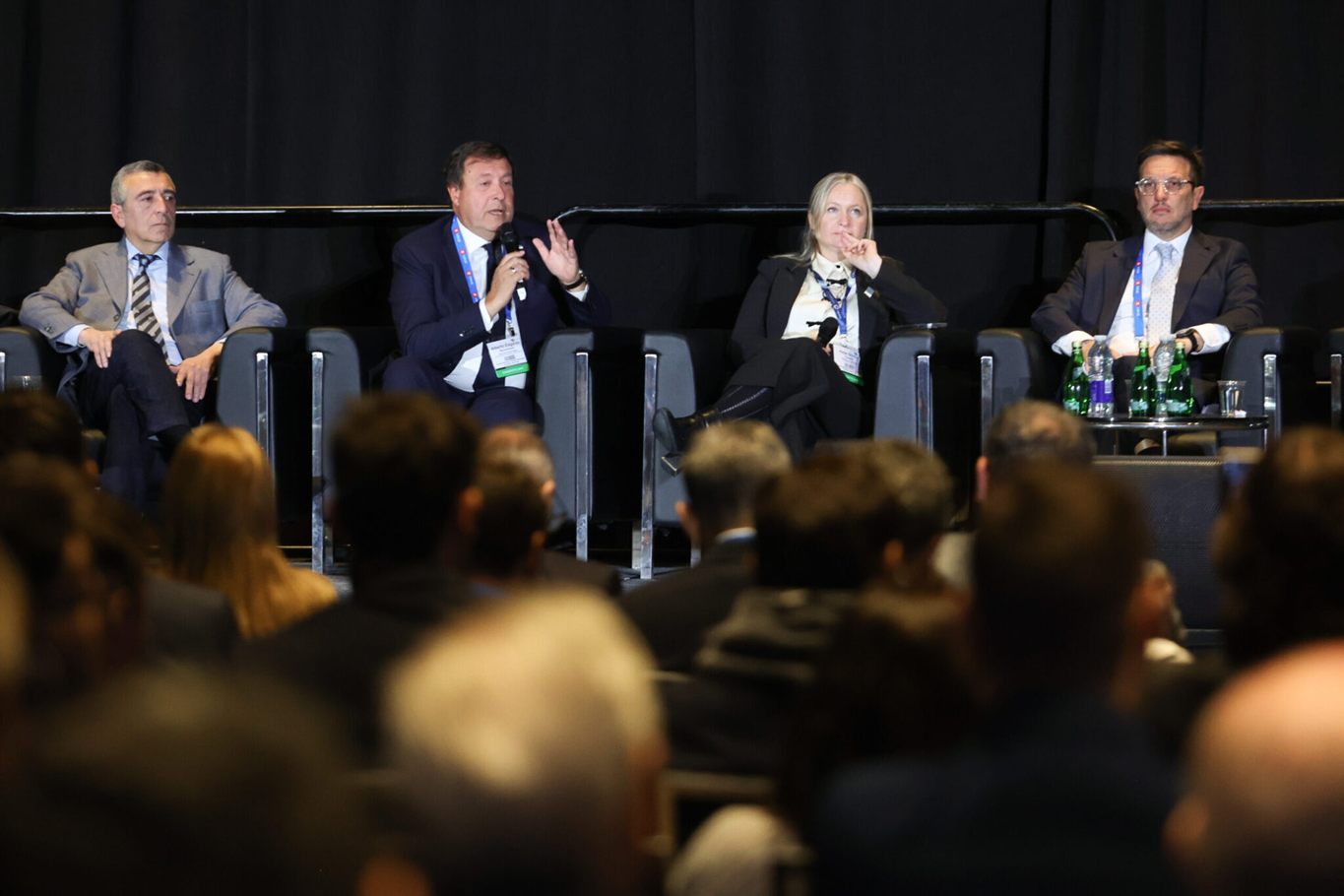 Weretilneck expuso en Canadá más de 60 proyectos mineros para captar inversiones en Río Negro