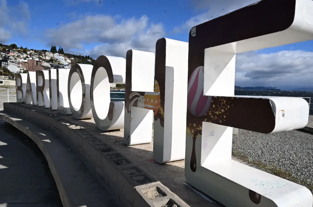 Consumo en Bariloche 2026: el turista llega, pero gasta menos, y el vecino lo siente