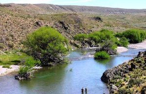 Río Pichileufu: el Club Andino propone una salida invernal accesible por la estepa rionegrina