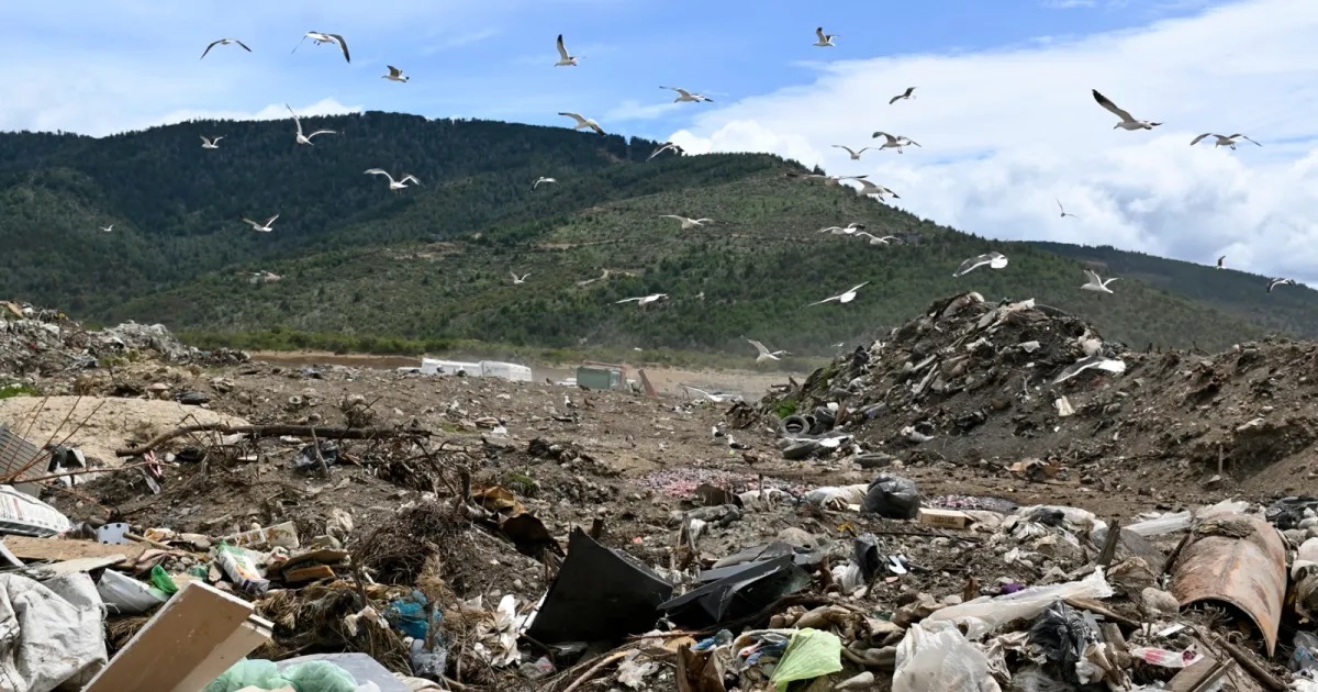 Cortés avanzó por decreto en el basural de Bariloche mientras el Concejo sigue paralizado