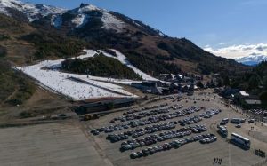Sin nieve natural, Bariloche apuesta a la temporada con cañones y turistas brasileños