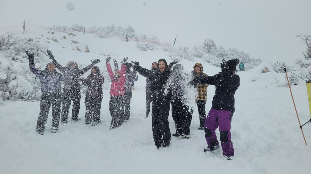 El Cerro Catedral registró nevadas en las últimas 48 horas y llegó al fin de semana más concurrido del invierno con condiciones favorables para el esquí.