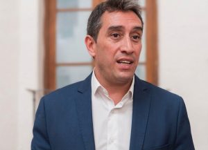 Castro reorganiza su gabinete en Viedma: Obras Públicas, Gobierno y Desarrollo Humano tendrán nuevas caras