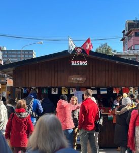 Las colectividades europeo-argentinas en la Fiesta de la Nieve a la Fiesta de la Nieve después de dos años de ausencia