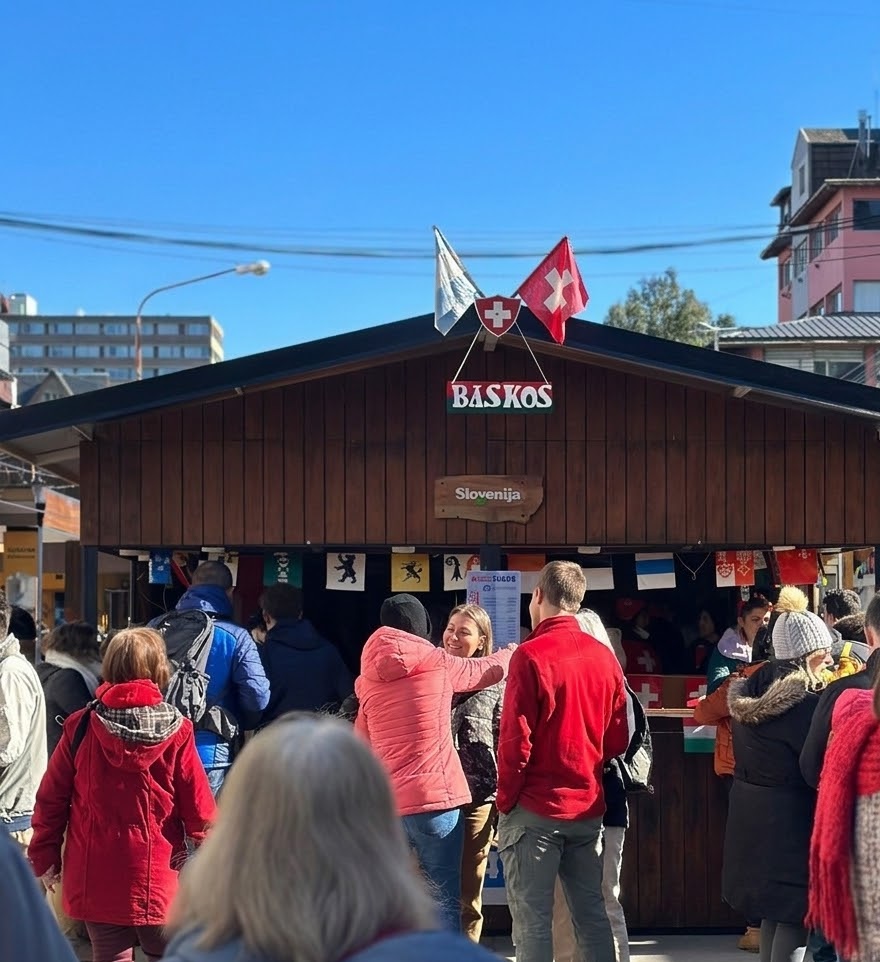 Las colectividades europeo-argentinas en la Fiesta de la Nieve a la Fiesta de la Nieve después de dos años de ausencia