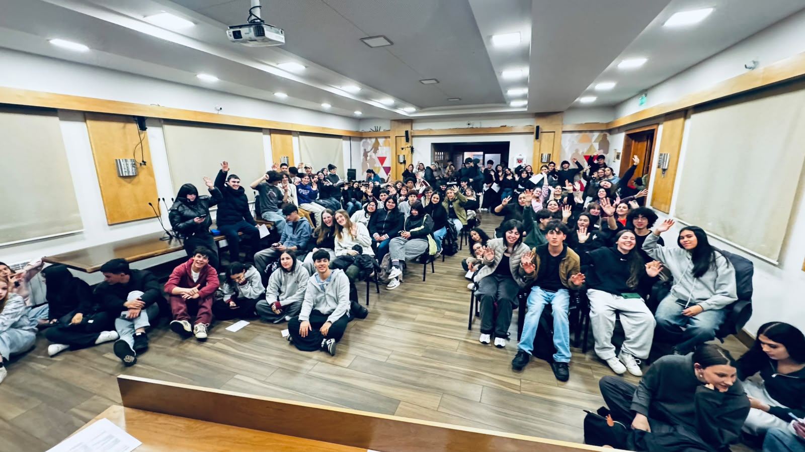 Delegados de la Semana de la Juventud 2026 en el recinto del Concejo Deliberante de Bariloche