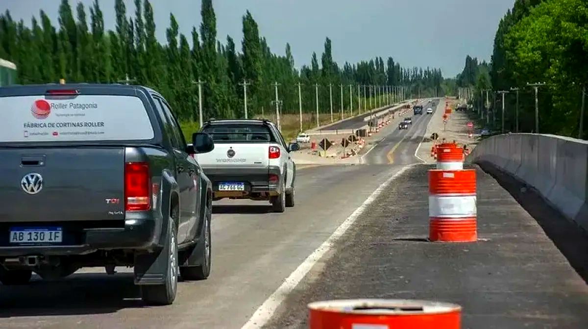 Tramo de la ruta nacional 22 en el Alto Valle de Río Negro