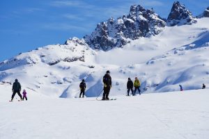 Temporada de nieve en El Bolsón: Laderas Cerro Perito Moreno extiende sus puertas hasta octubre