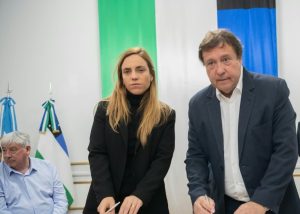 María Emilia Soria firmó en Viedma, marcó distancia con Weretilneck y armó el PJ