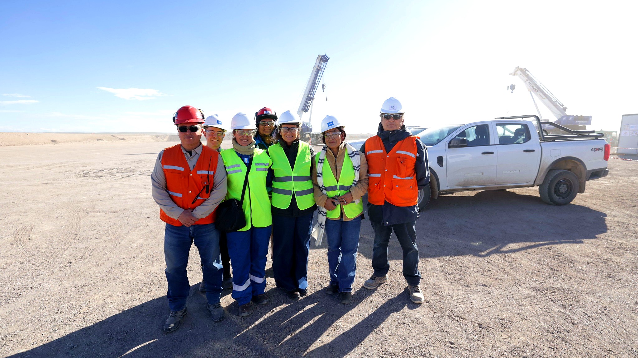 Trabajadores en la terminal petrolera de Punta Colorada