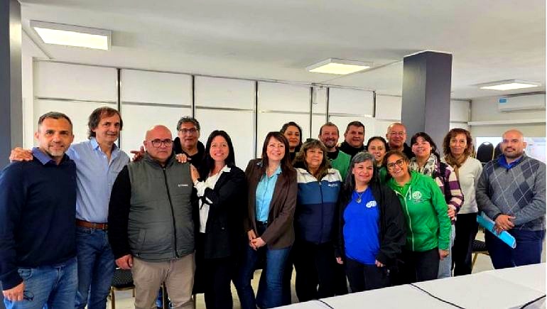 Concejales y gremios tras aprobar los loteos para empleados municipales en Cipolletti