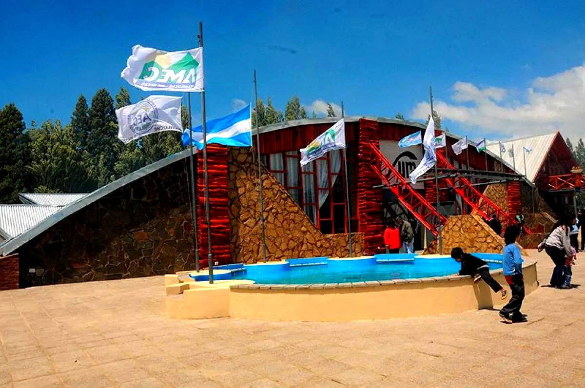 El Agua Nos Une: predio de AMEC en Bariloche, donde funciona la pileta