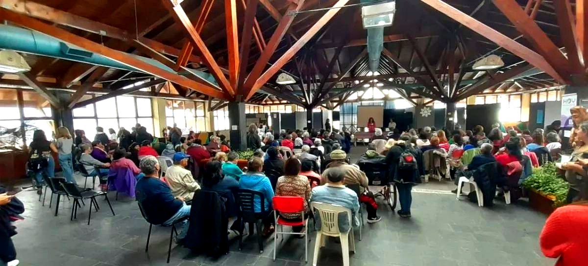 Foro de Personas Mayores en Bariloche: asistentes en un encuentro sobre sus derechos
