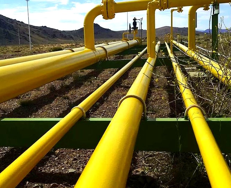 Cañerías de una instalación de gas en la Patagonia, como las del Gasoducto Cordillerano