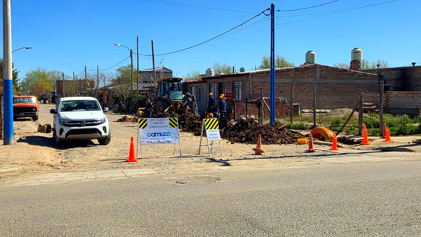Obra de gas en Roca: trabajos de red domiciliaria