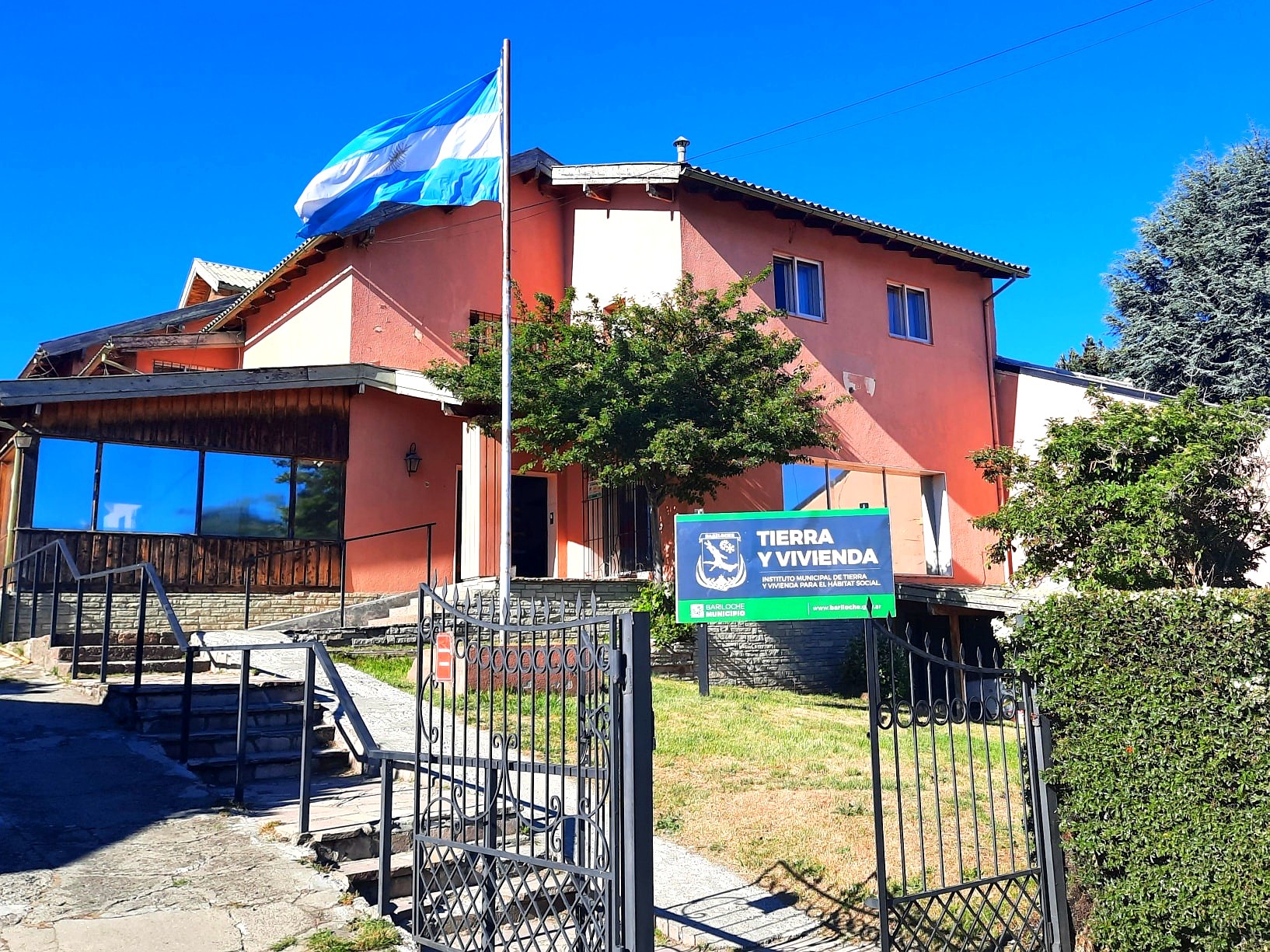 Servicios a la comunidad: sede del Instituto Municipal de Tierras y Viviendas de Bariloche