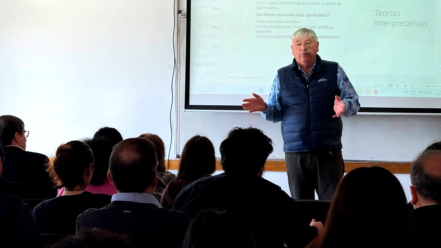 Walter Cortés en la UNRN el día previo a la sesión por el módulo fiscal