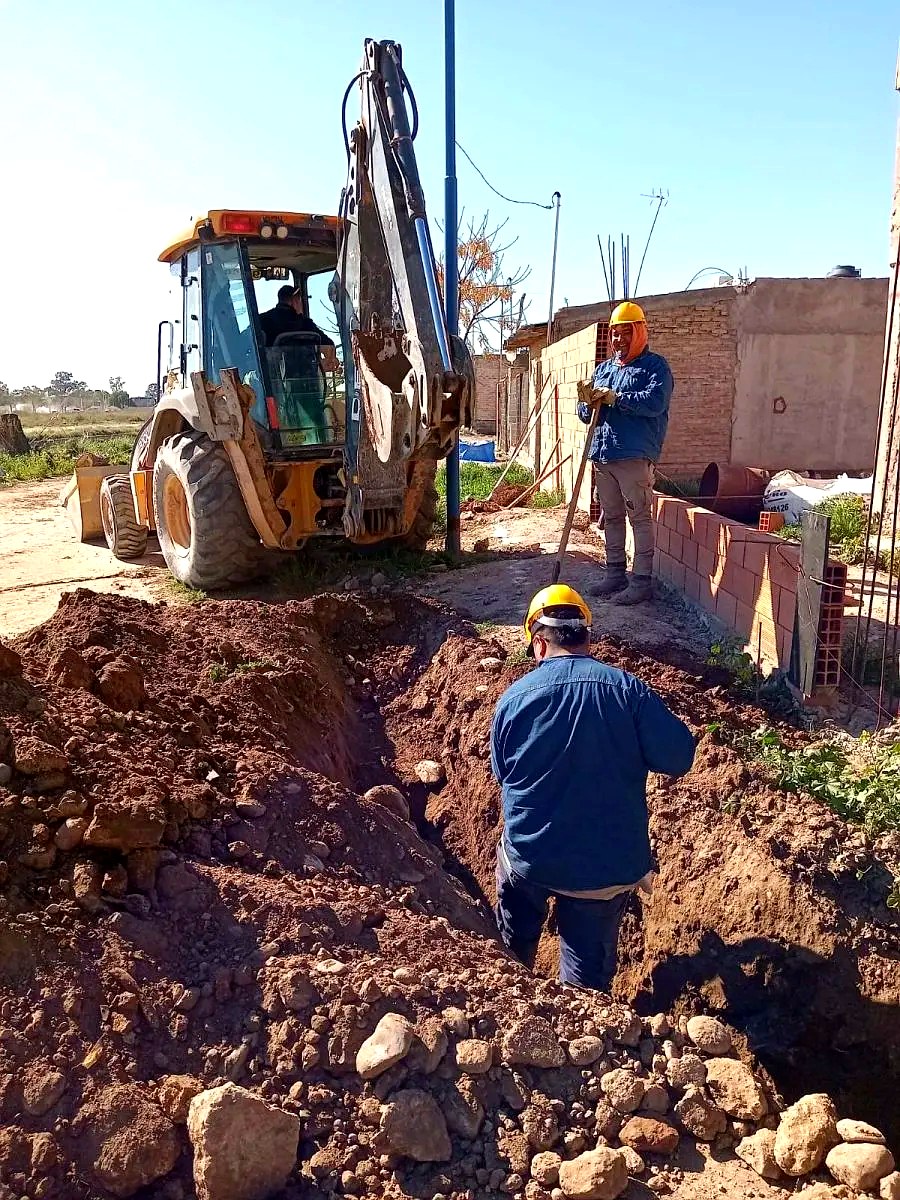 Tendido de caños en una obra de gas como la del barrio María Auxiliadora de Roca