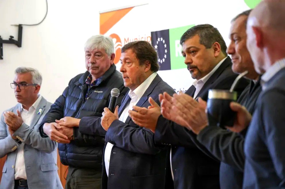 Alberto Weretilneck, gobernador de Río Negro, ratificó la compensación a 14 municipios