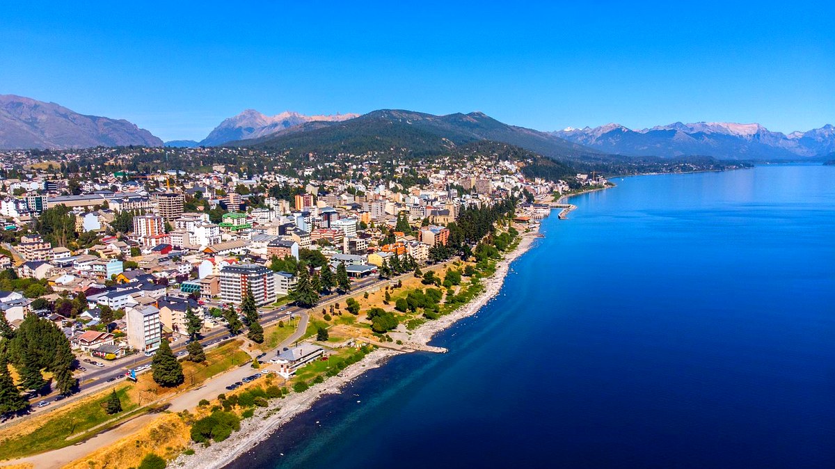 Vista aérea de Bariloche, donde se debate el rol de los abogados del Municipio
