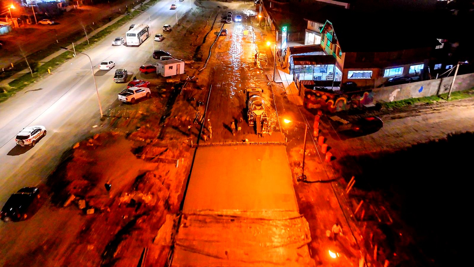 Alerta amarilla y servicios en Bariloche: trabajos nocturnos en la Colectora Sur de la avenida Juan Herman