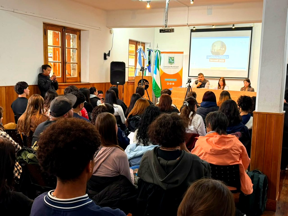 Audiencia Pública Juvenil en la sala de prensa de la Municipalidad de Bariloche