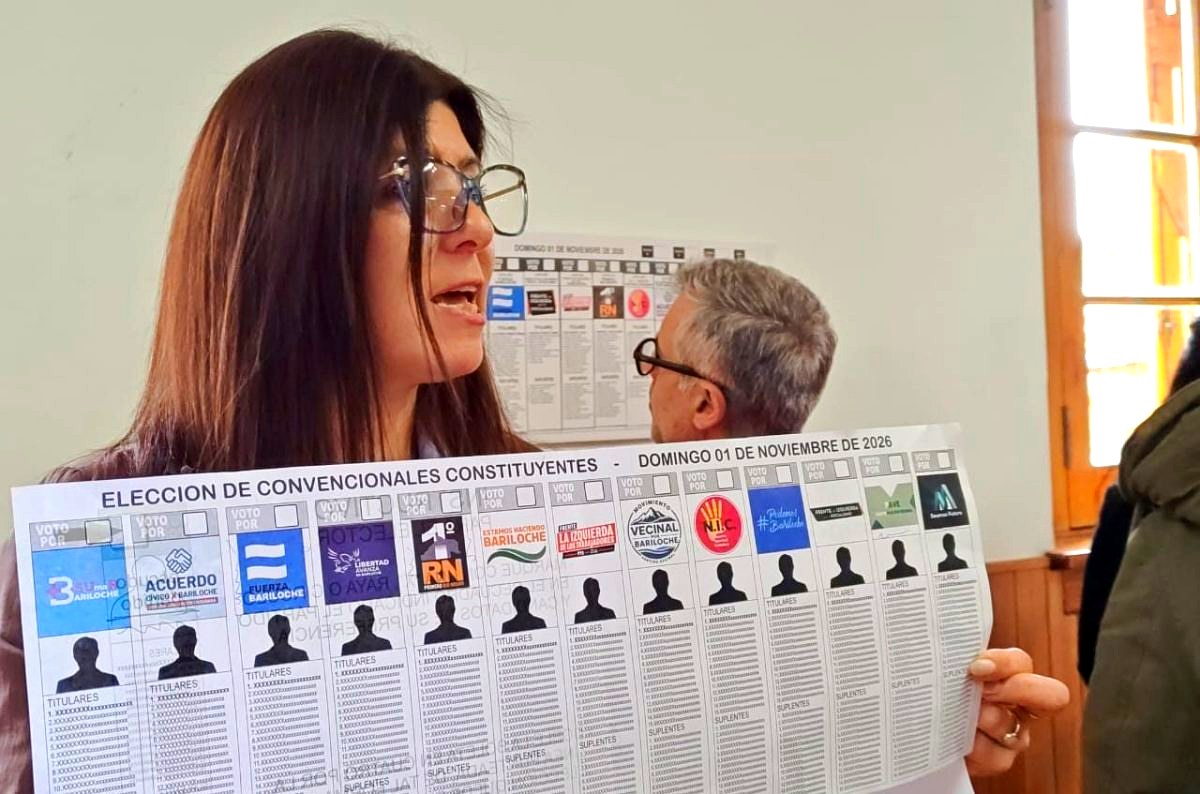 Boleta Única de la elección de convencionales en Bariloche, donde se debate la reelección del intendente
