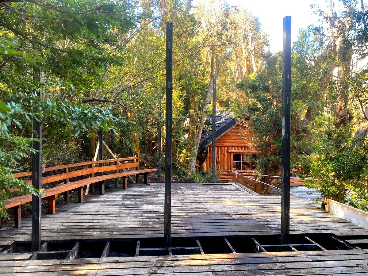 Bosque de Arrayanes: nuevo deck en construcción junto a la casita de té