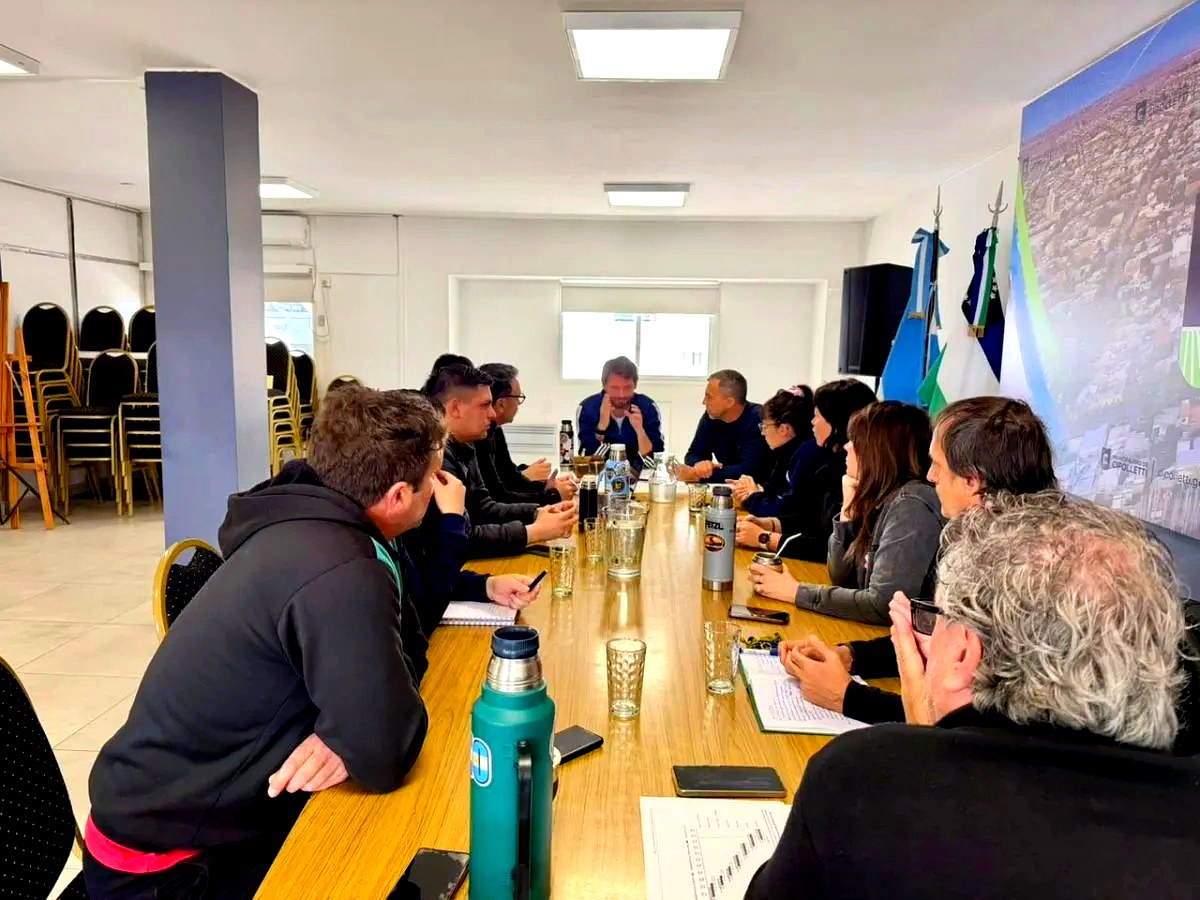 Rodrigo Buteler encabeza la reunión de gabinete por las lluvias en Cipolletti