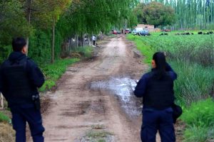 Cervantes: una nena de 6 años y un joven de 22 murieron en una camioneta incendiada en una chacra