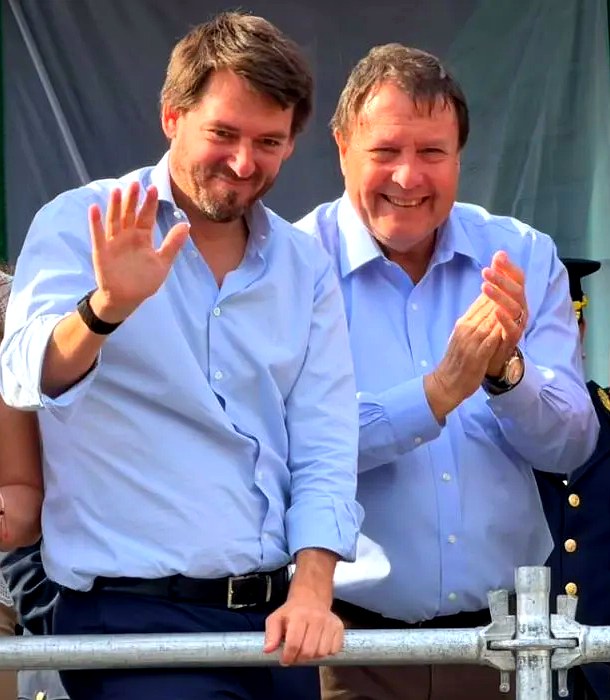Rodrigo Buteler y Alberto Weretilneck en el aniversario de Cipolletti