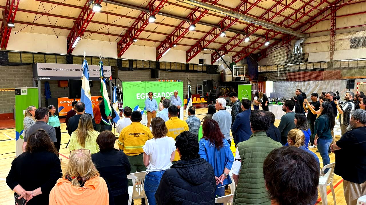 Colación del IPAP en el Gimnasio Municipal N.º 3 de Bariloche