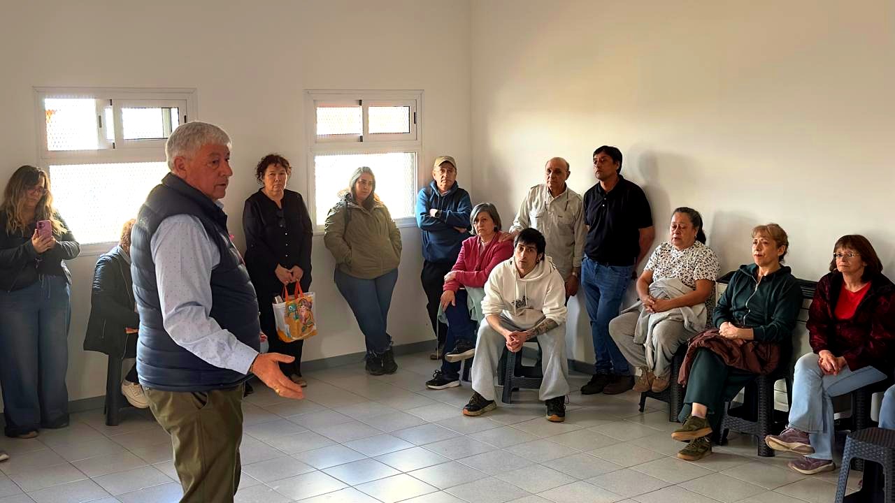 Cortés habla con la junta vecinal de las 400 Viviendas en Bariloche