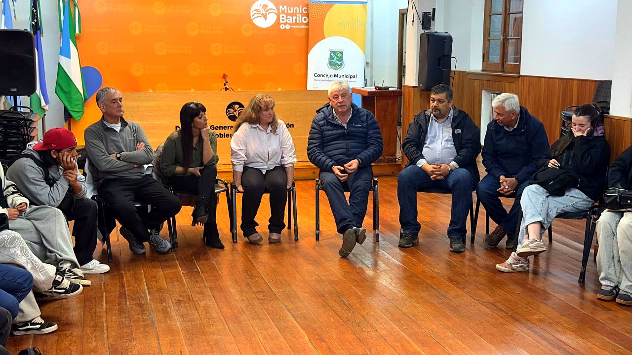Encuentro del intendente de Bariloche con estudiantes por la Semana de la Juventud