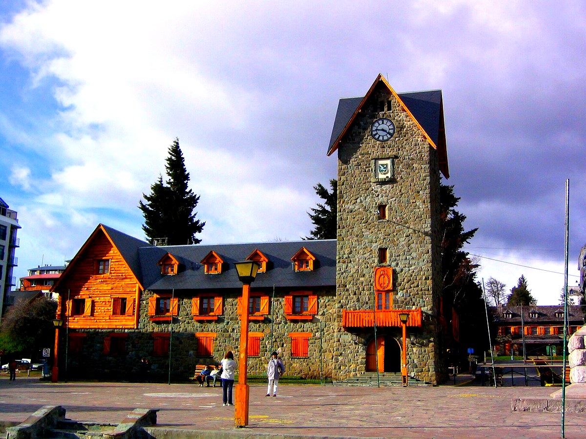 Centro Cívico de Bariloche, sede del Municipio que busca reponer la Ecotasa