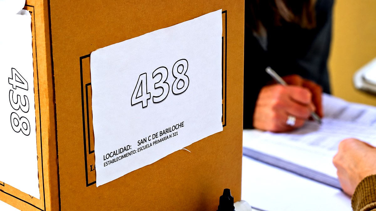 Elecciones en Bariloche: urna preparada para la votación de convencionales