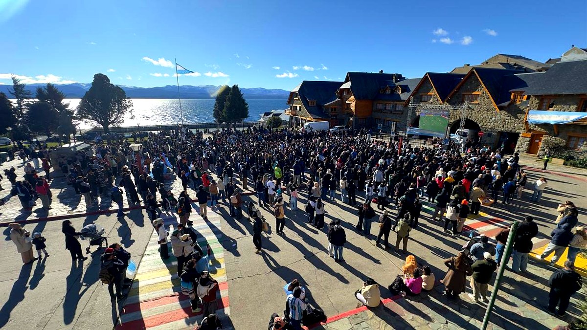 Ficha limpia y Carta Orgánica: vecinos en el Centro Cívico de Bariloche