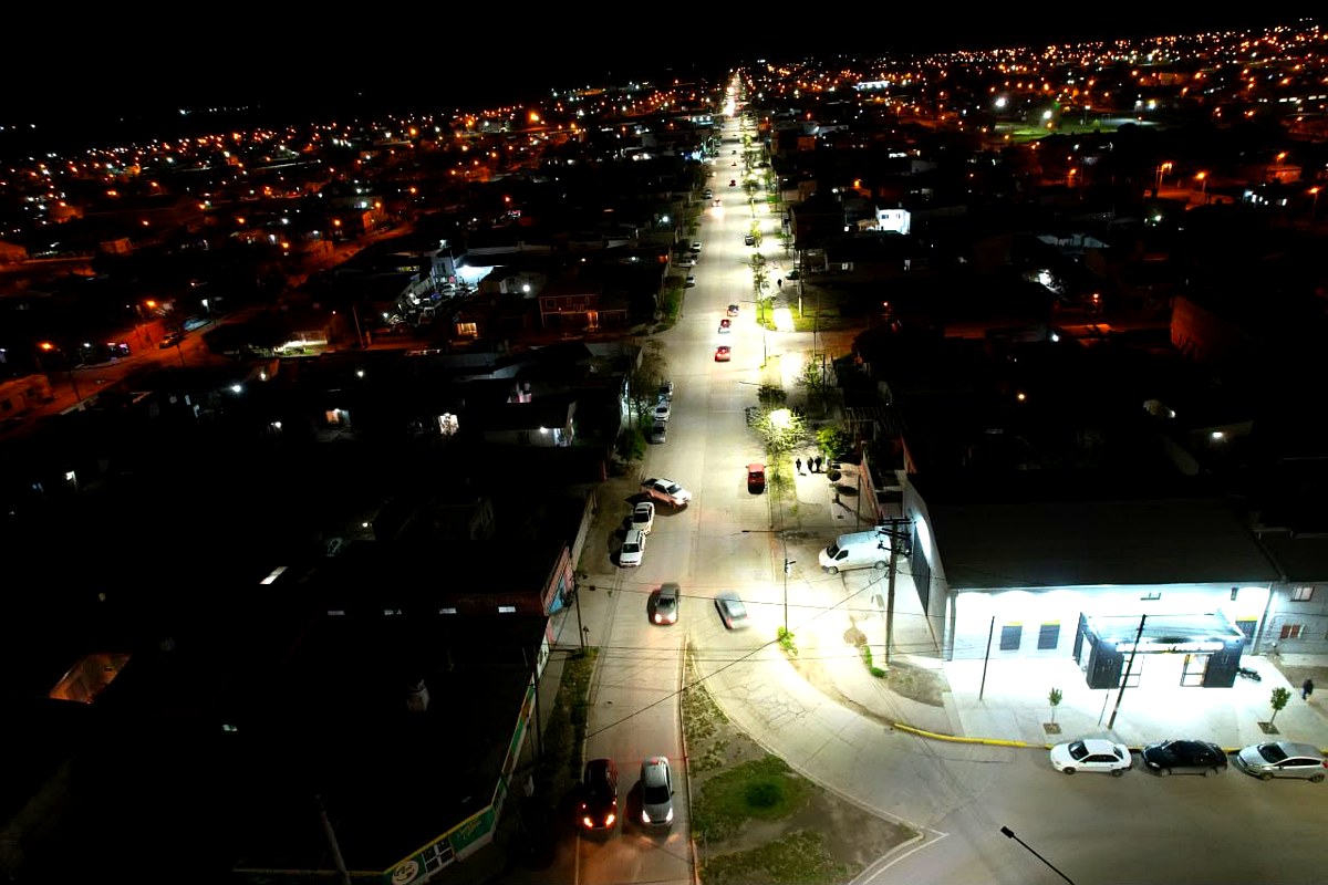 Gabinete de Viedma: calles 30 y Castelli con luminarias LED