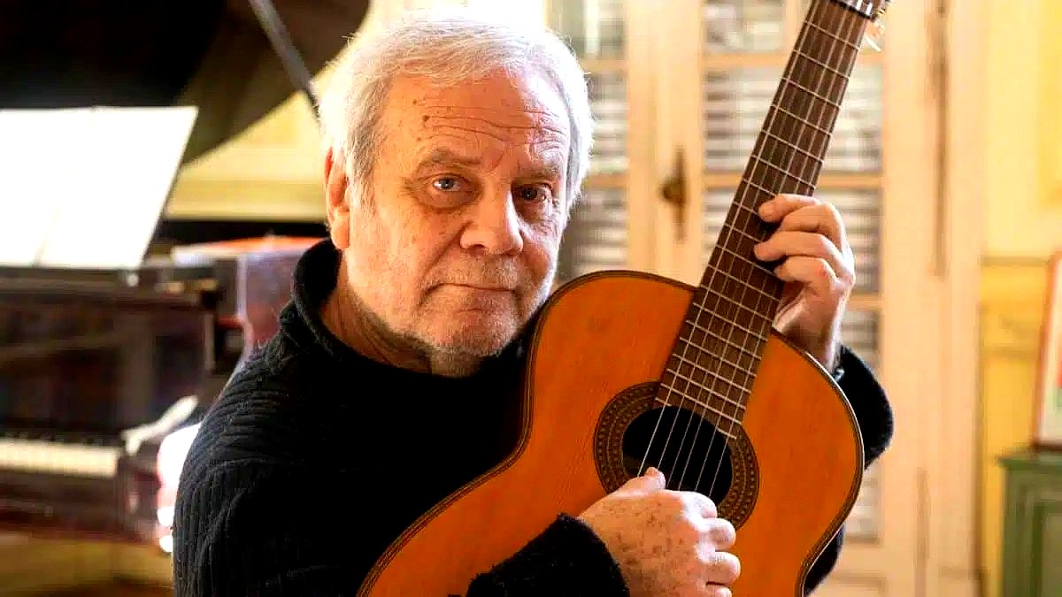 Gabis y Malosetti en Bariloche: Claudio Gabis, fundador de Manal, con su guitarra