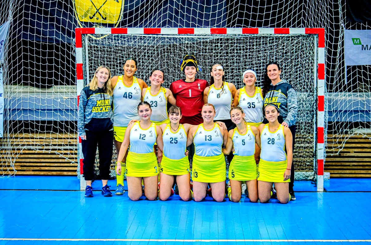 Plantel de la escuela de hockey municipal, hockey sin cargo en Bariloche