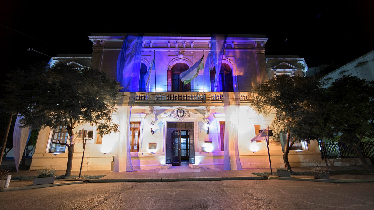 Noche de los Museos en Viedma: la Casa de Gobierno iluminada de noche
