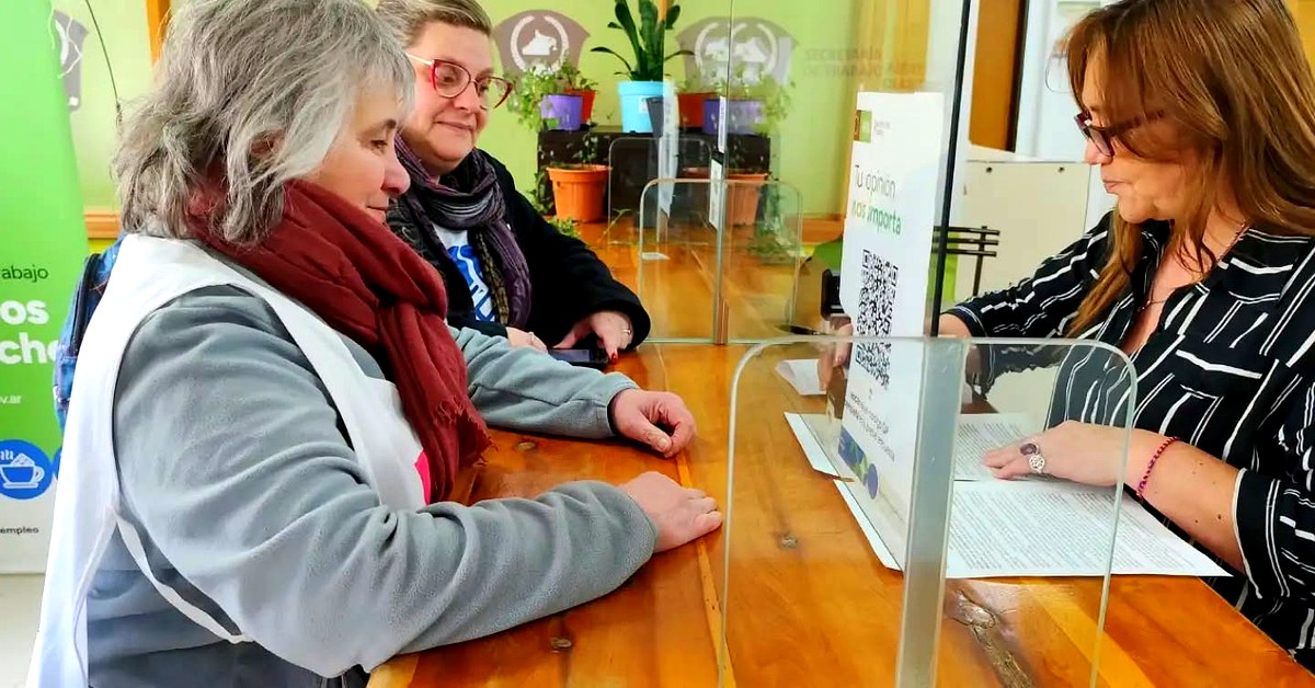 Paritaria estatal: una seccional de UnTER entrega su reclamo en una delegación de Trabajo