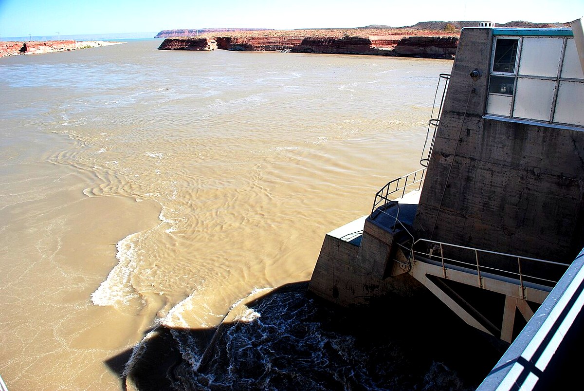 Derivador de Portezuelo Grande sobre el río Neuquén