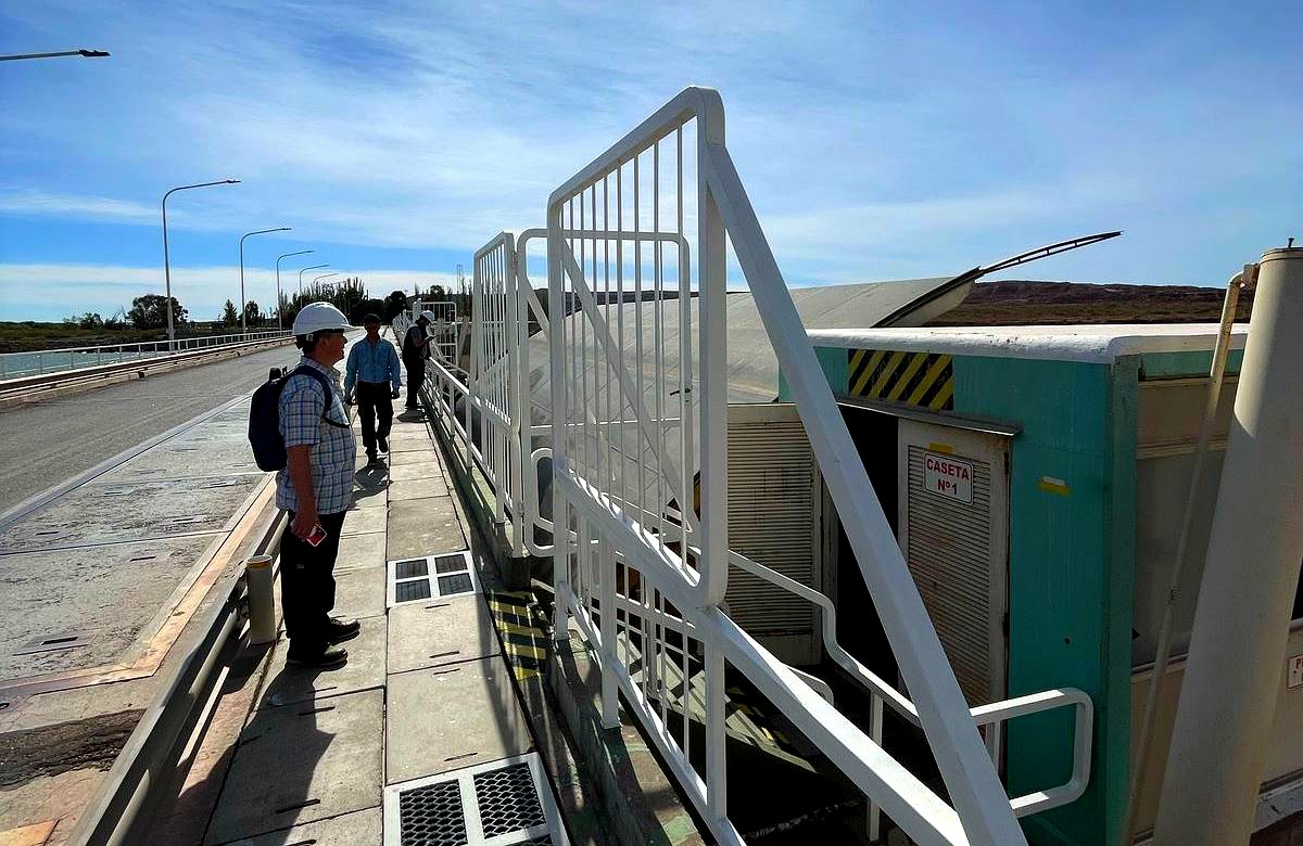 Portezuelo Grande: técnicos recorren el coronamiento de la presa