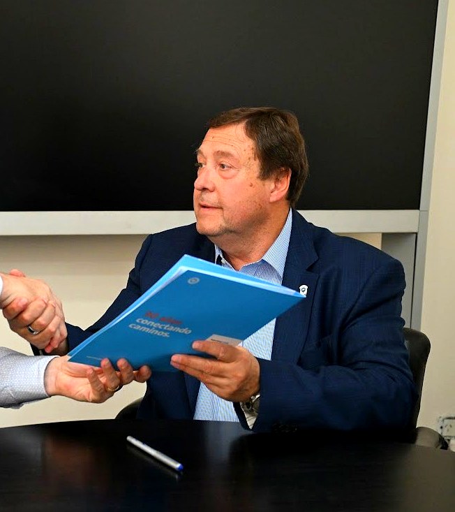Rutas 22 y 151: Alberto Weretilneck firma las actas