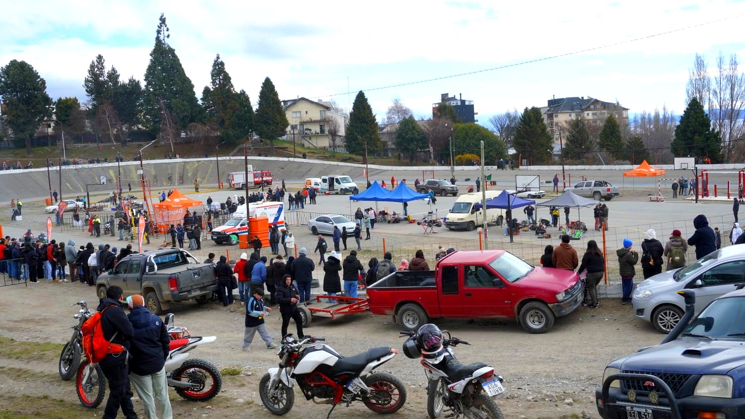 Servicios a la comunidad: vista del Velódromo Municipal de Bariloche durante un evento