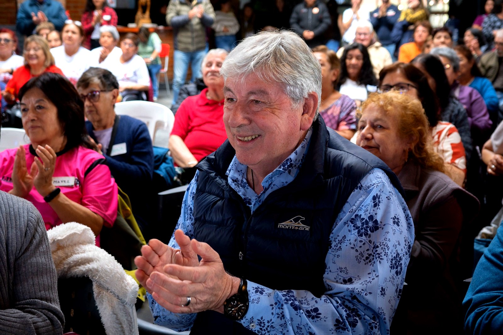 Sueldos municipales: Walter Cortés en el foro de personas mayores