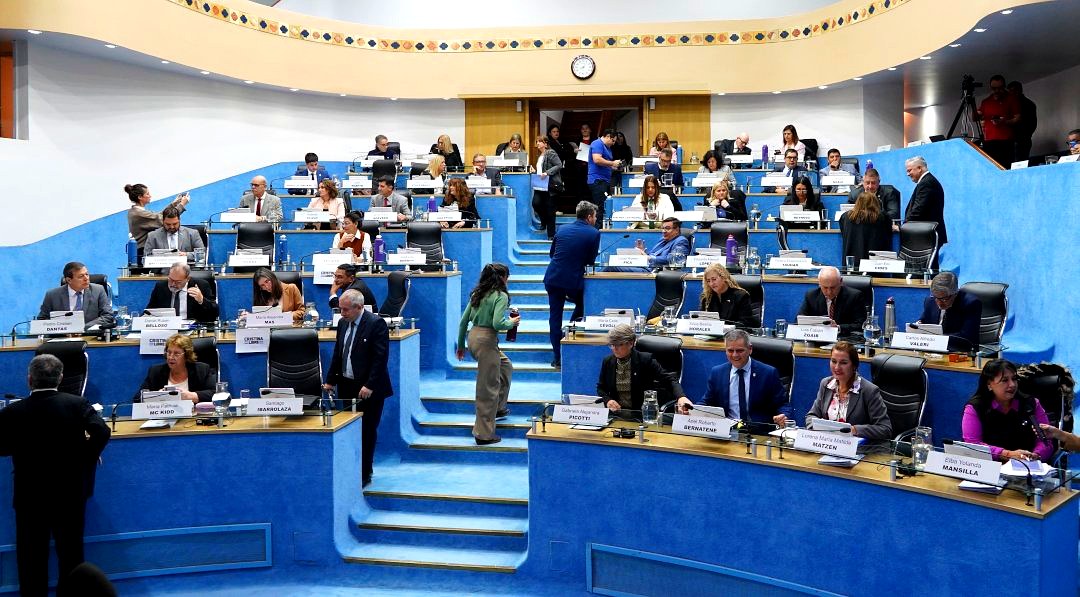 Techo Digno Martini: recinto de la Legislatura de Río Negro